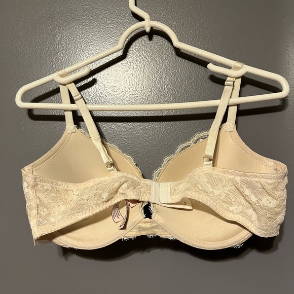 Victoria's Secret Dream Angels Lace Bra in Ivory - Picture 2 of 3